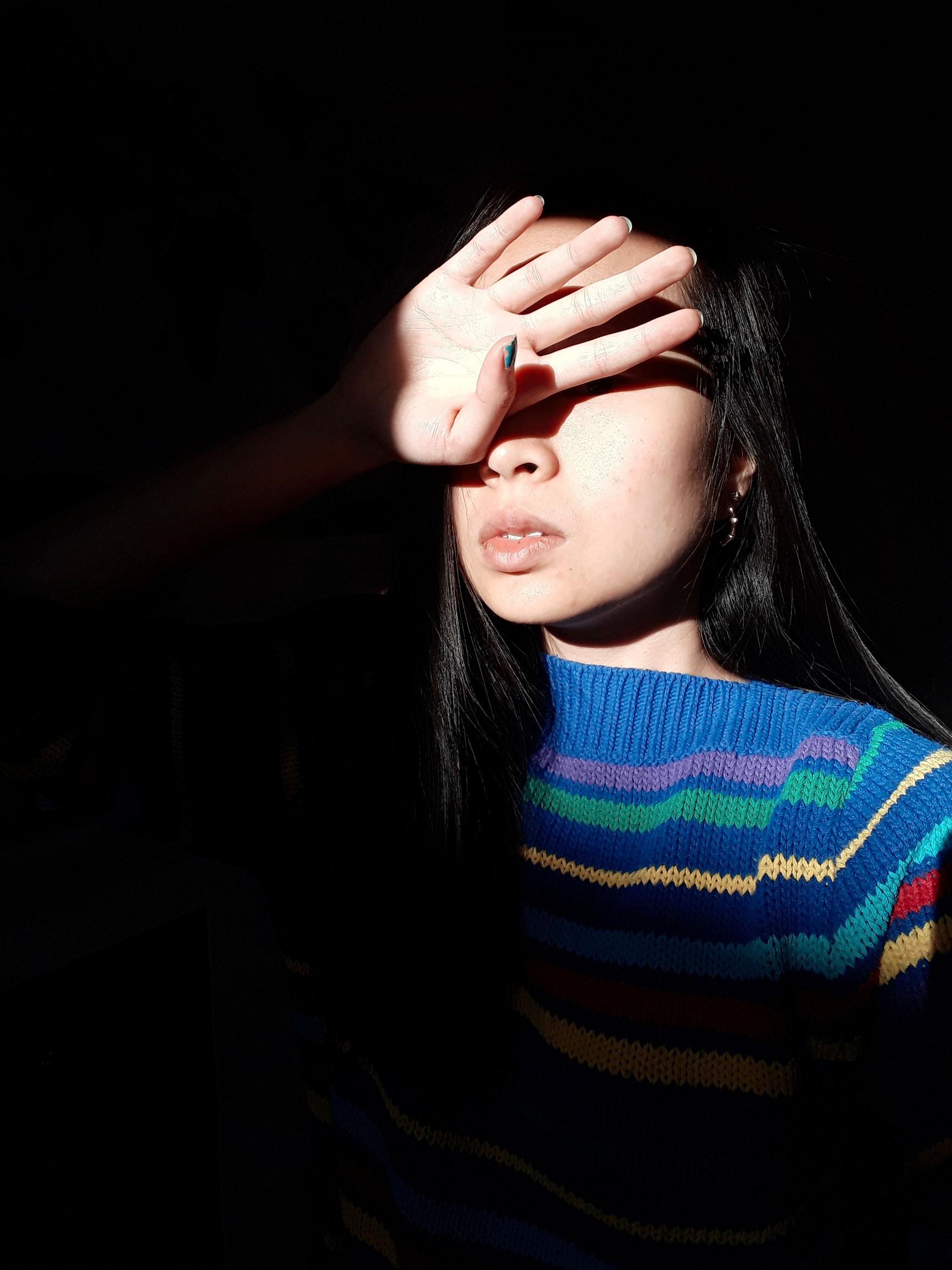 Somessa näkyy yhä enemmän varoituksia, jotka kertovat, että sisältö saattaa ahdistaa – tästä ilmiössä on kyse  