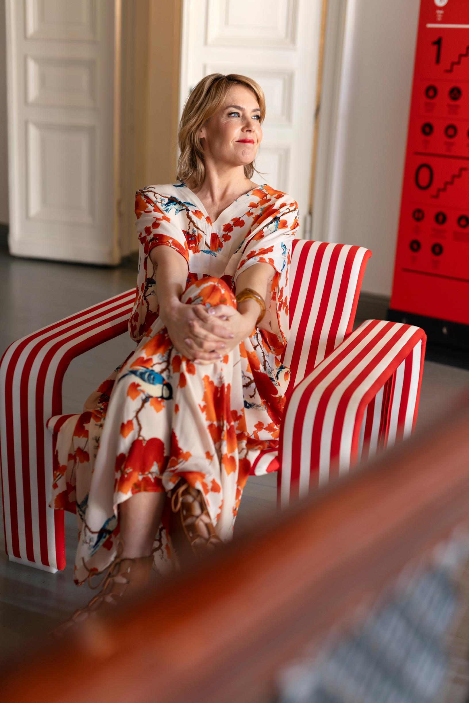 Ellalla ja hänen perheellään on Vantaan-kotinsa lisäksi rivitaloasunto Italiassa Toscanassa. ”Se on henkireikäni, josta haluan pitää kaikin keinoin kiinni”, Ella sanoo. Perhe käy Italiassa aina kun se on mahdollista.