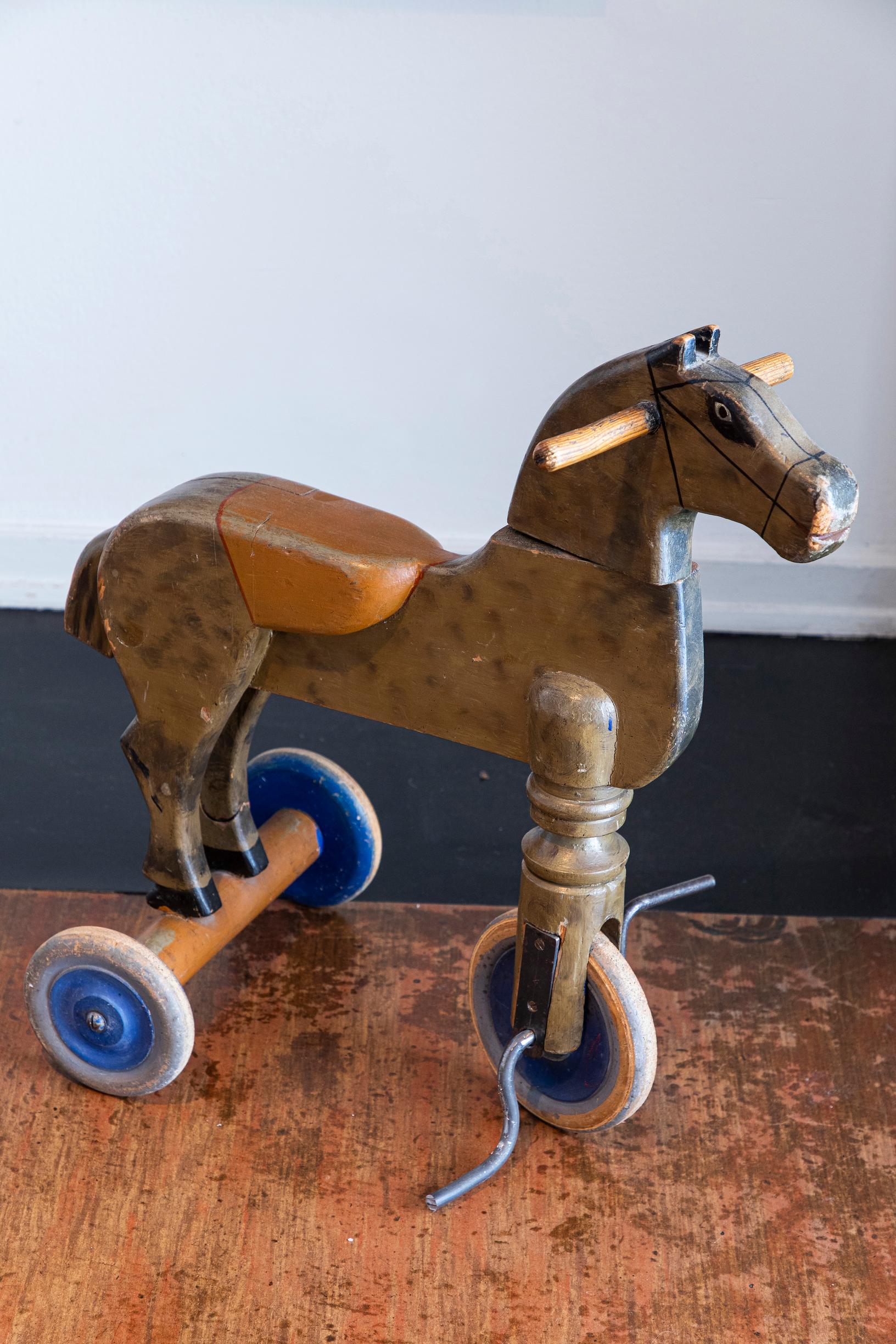 Polkuhevonen on Lotta Kuusiston isän, Ilkka Kuusiston lapsuuden aikainen lelu.