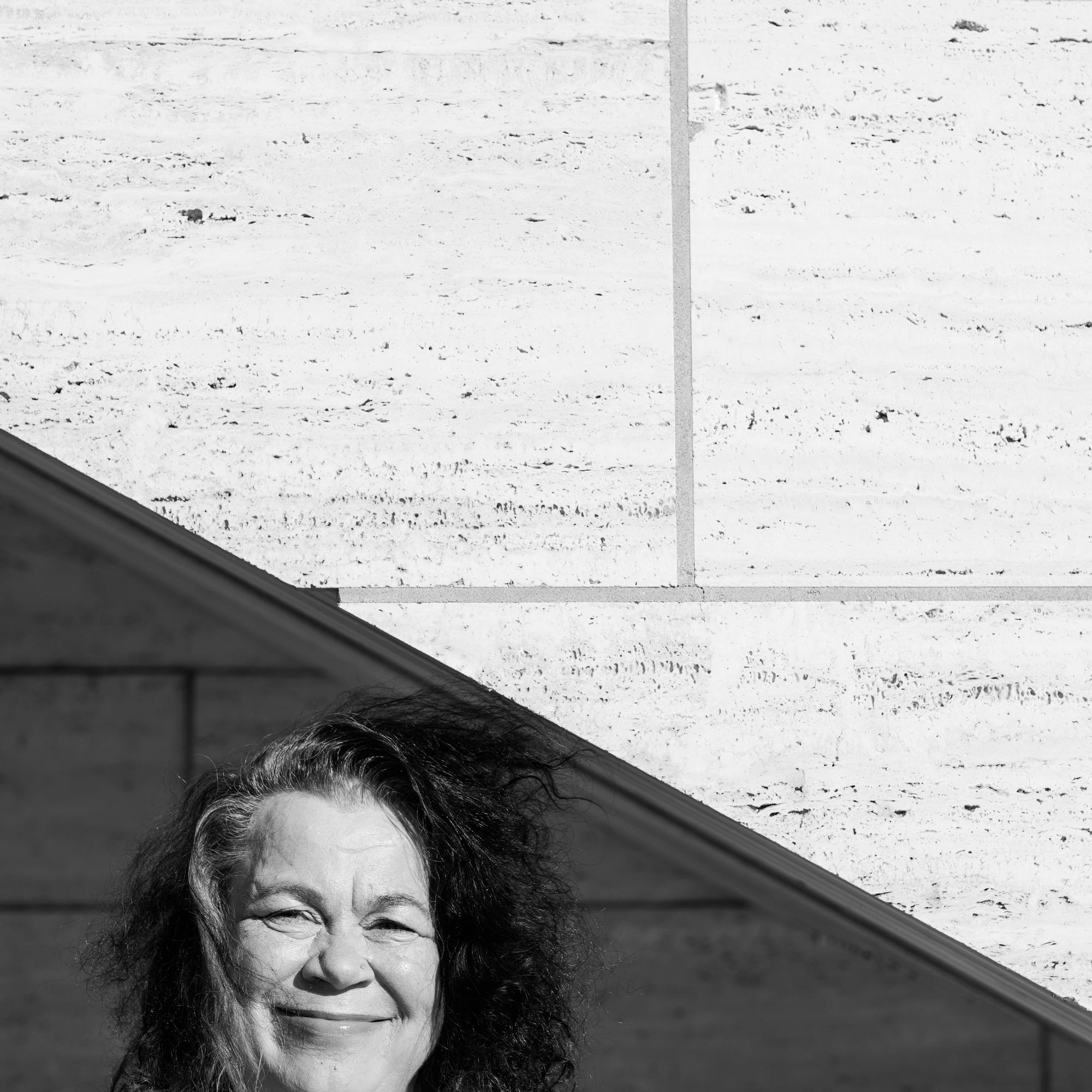 Leena Lehtolainen & 20 kysymystä: ”Päiväkirjat ovat pala sieluani”