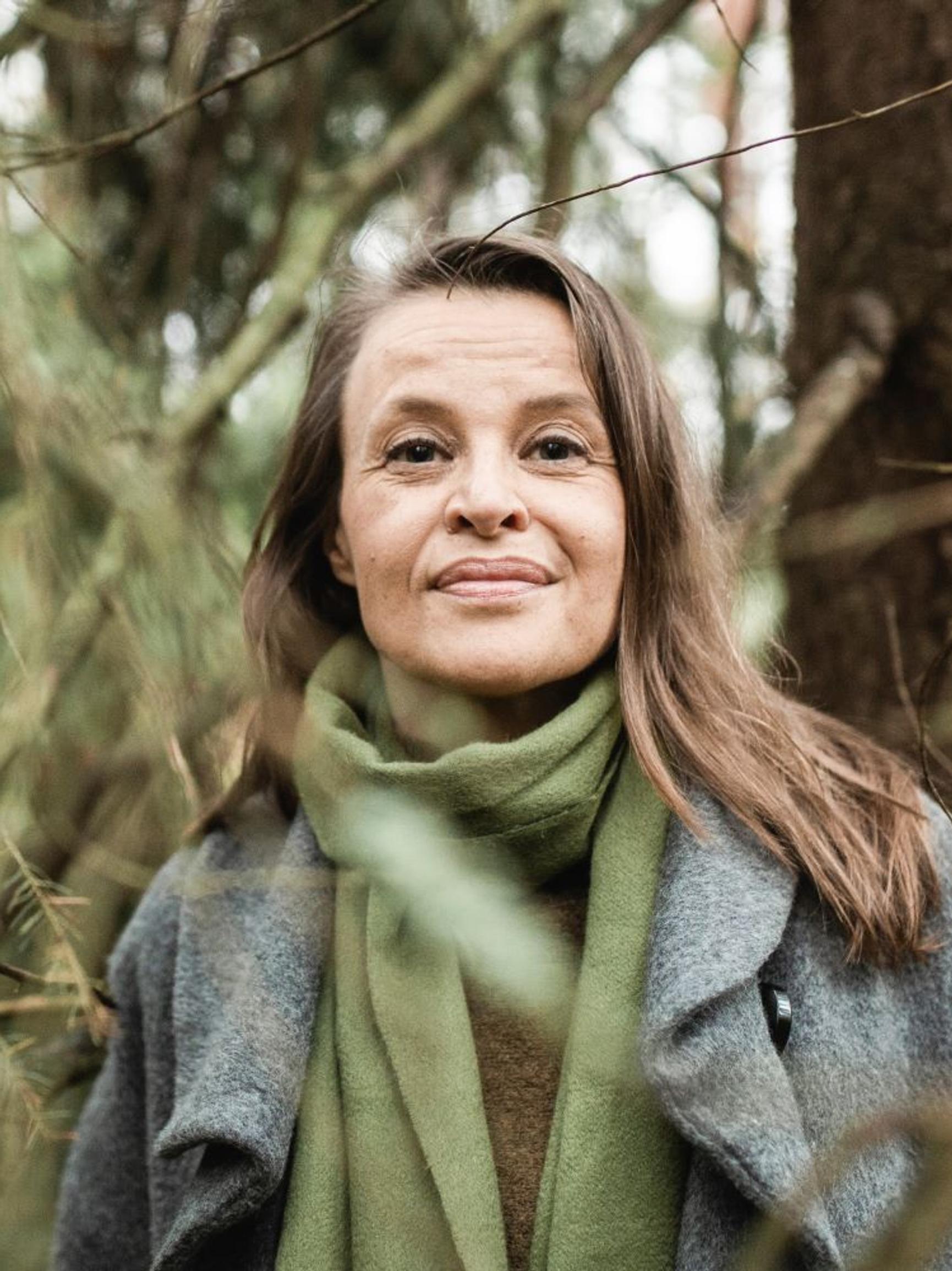 Unettomuus johdatti laulaja Marika Tuhkalan muutokseen: ”Olen painiskellut häpeän kanssa, mutta olen saanut myös iloita"
