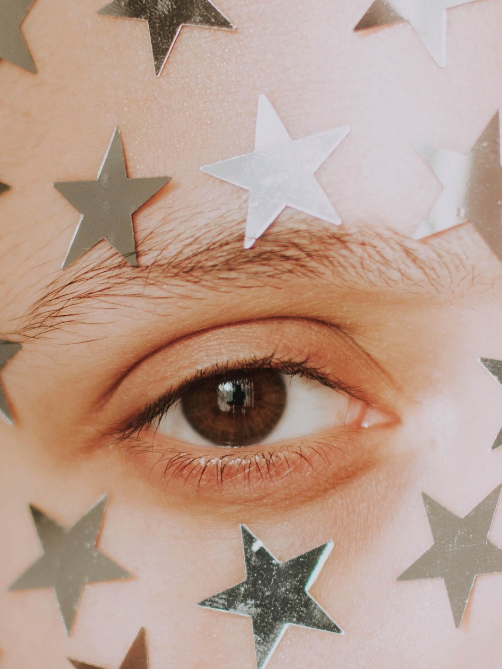 Luulitko, että horoskoopit ovat viihdettä? Toimittaja tilasi tähtikarttansa ja huomasi, mistä horoskooppi-intoilussa on todella kyse