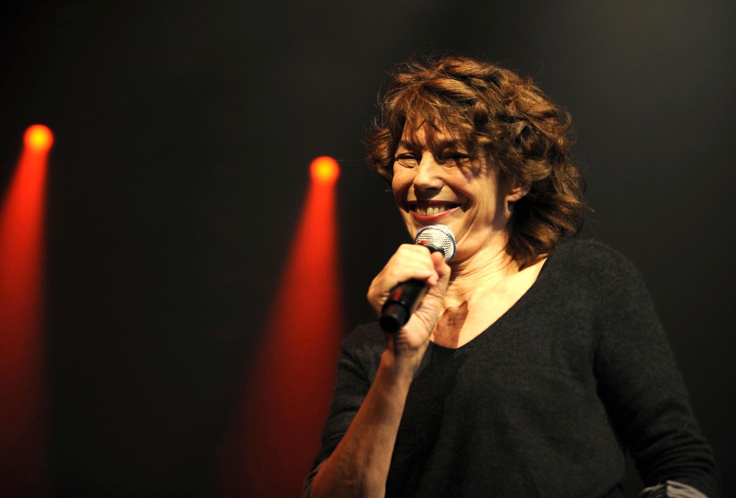 Jane esiintyi laulajana viimeisiin aikoihinsa asti. Kuvassa hän konsertoi Lontoossa 2008.