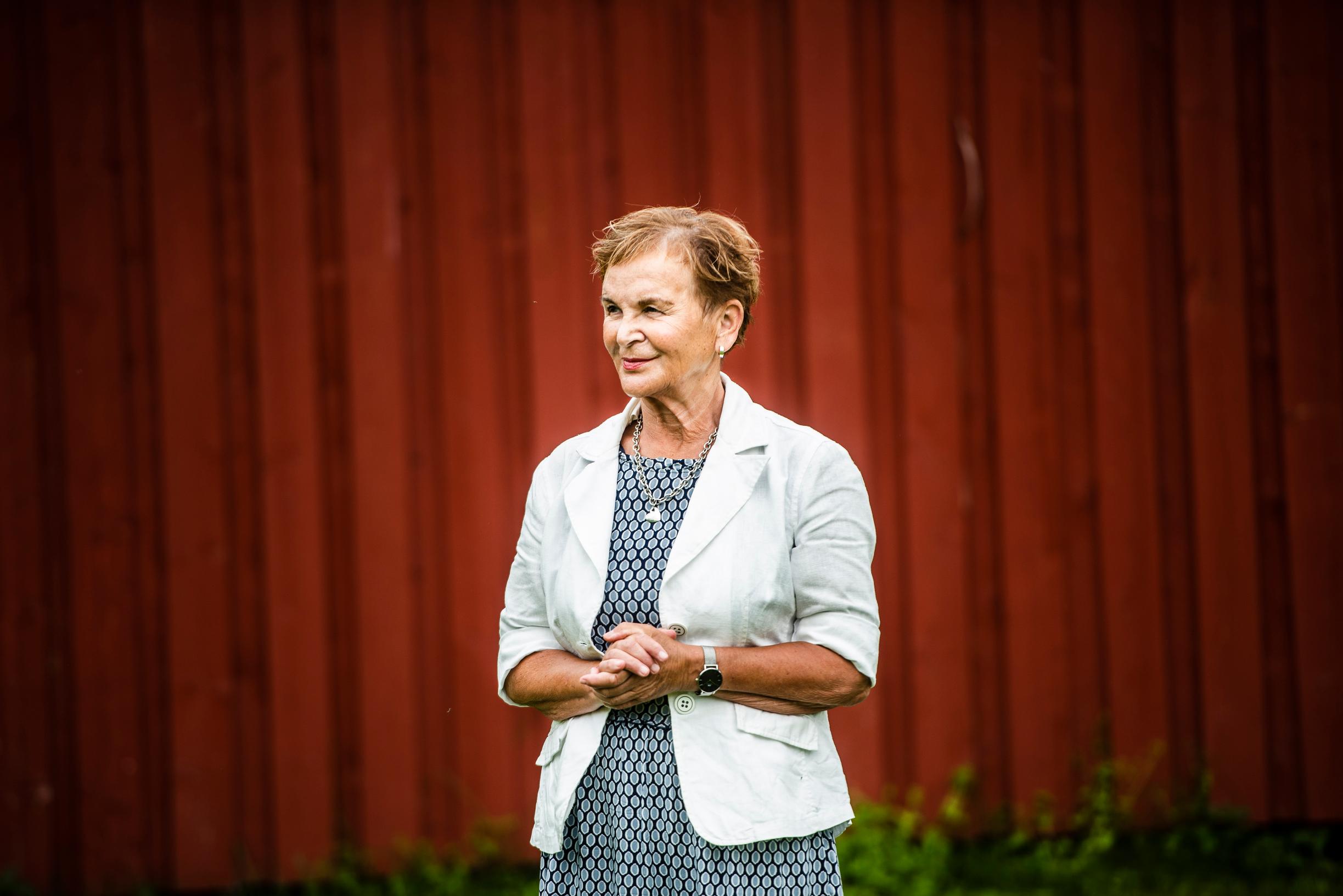 Hannele Pokka: ”Äiti halusi opiskella ja jätti minut vanhempiensa hoiviin – Tapasin hänet vain muutaman kerran”