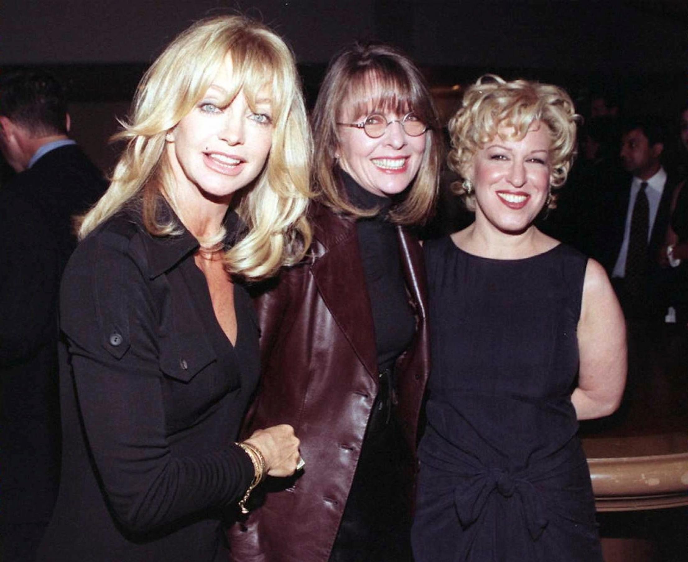 Goldie Hawn, Diane ja Bette Midler tähdittivät ysärihitti Hylättyjen vaimojen kerhoa.